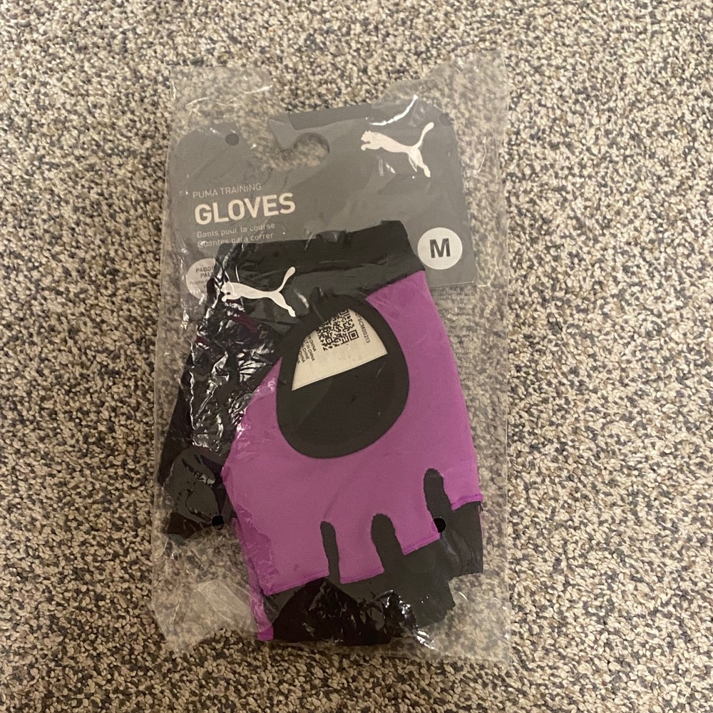 Puma Wild Berry ESS Gym Gloves